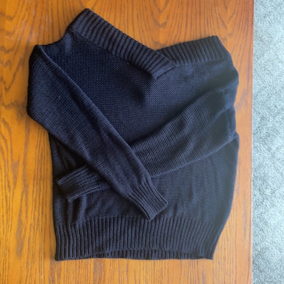 sweater - Picture 2 of 2